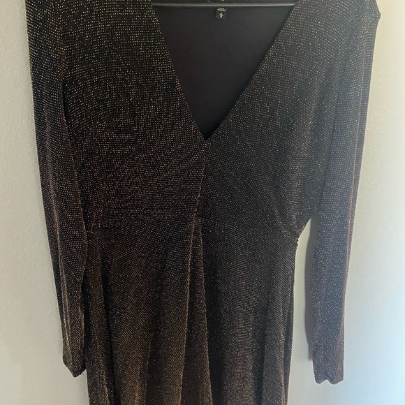 Beautiful Express Dress Size Medium. Black with Gold Sparkle. New without Tags - Picture 5 of 5